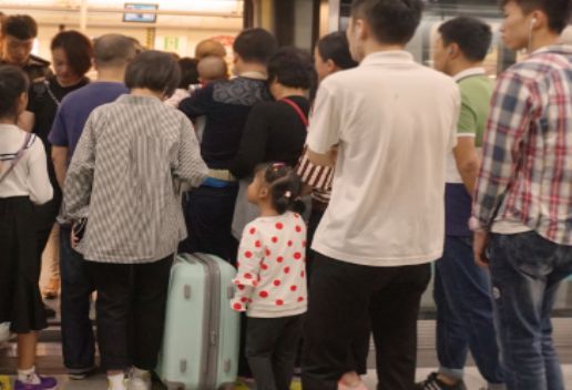 夢見很多人擁擠是什么意思 夢見很多人擁擠有什么征兆