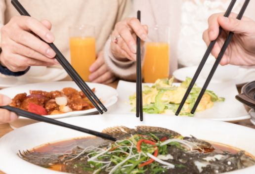 夢見和死去的長輩吃飯是什么意思 夢見和死去的長輩吃飯有什么征兆