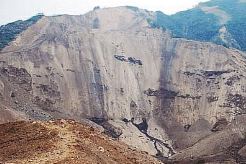 夢見山崩地裂是什么意思