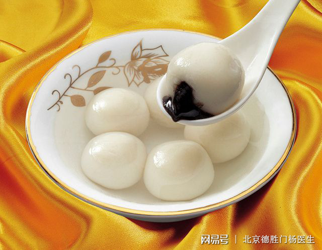 元宵節(jié)_光棍節(jié)跟誰過，光棍節(jié)跟淘寶過_元宵鄰里節(jié)煮湯圓