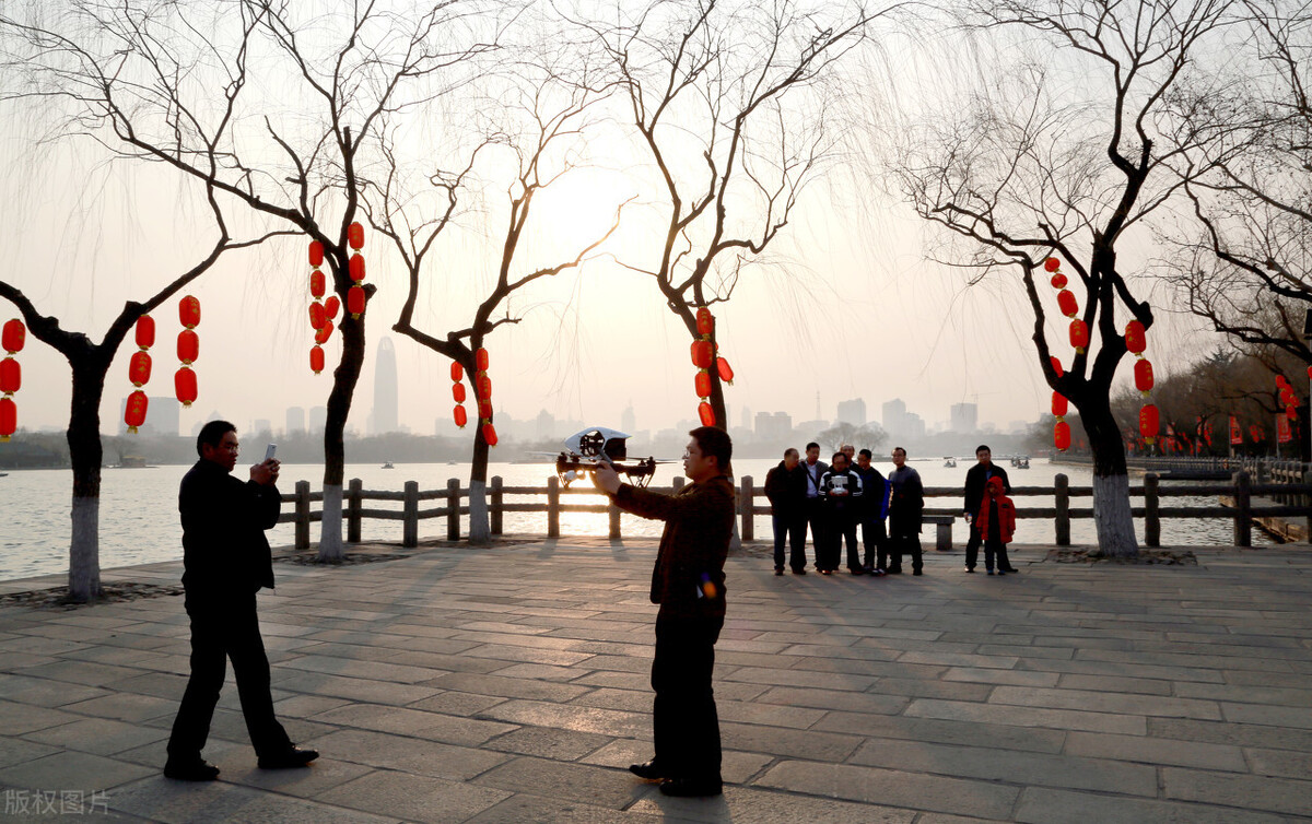 正月初六人過年還是狗過年_過年啦過年啦舞蹈_過年