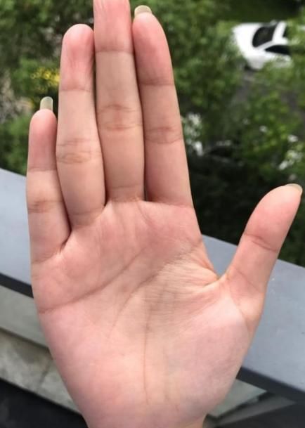 八字有印無(wú)官看事業(yè)_八字無(wú)官殺看財(cái)_八字怎么看官星