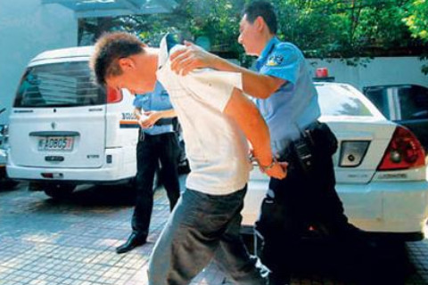 夢(mèng)見(jiàn)男朋友被**
抓了