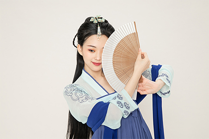 女人陰氣較重的話會有什么面相？什么原因導致陰氣重？