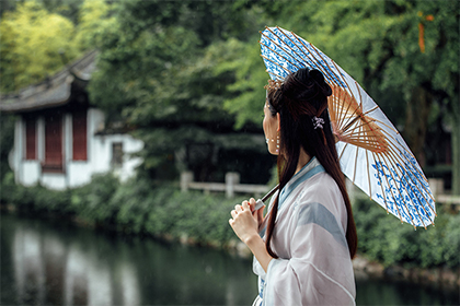 自卑的女人面相特點有哪些？懦弱女人面相