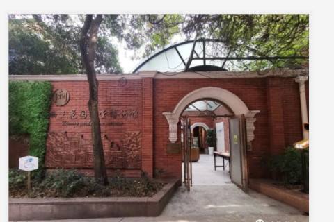 夢見明星和自己談戀愛是什么意思