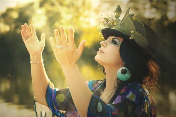 眉毛紅色有什么說法嗎