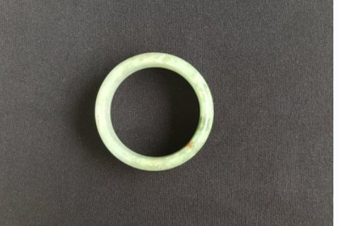 玉手鐲戴哪只手好?玉手鐲戴哪個手有講究嗎