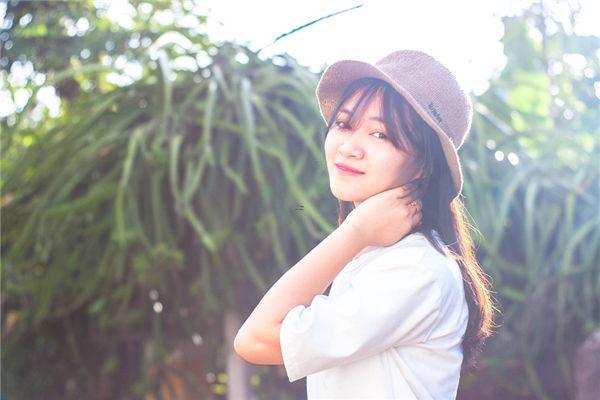 16110-.手相全是橫紋斜線的女人