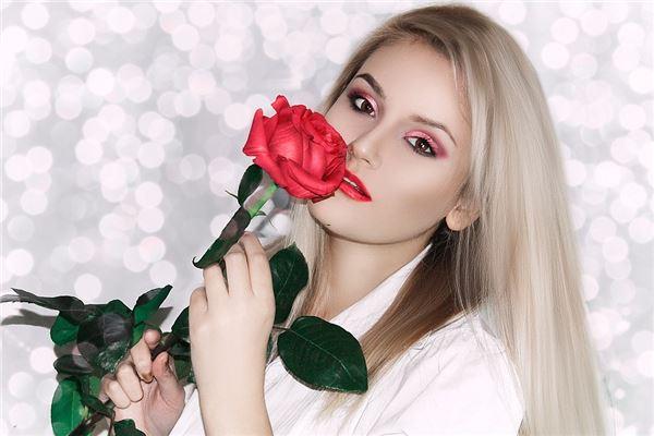 15892-.婚后買房的女人的手相