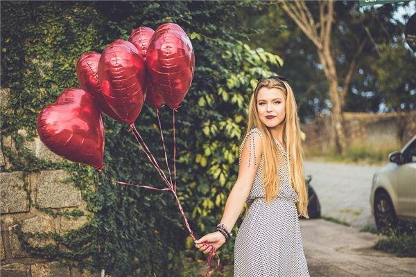 夢見神人給自己算命 夢見算命的人給自己算命