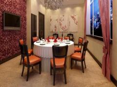 夢見一只白鞋 夢見一只白鞋一只紅鞋