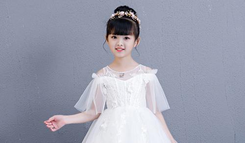 夢見一個小女孩有三只手 夢見三只手的小女孩