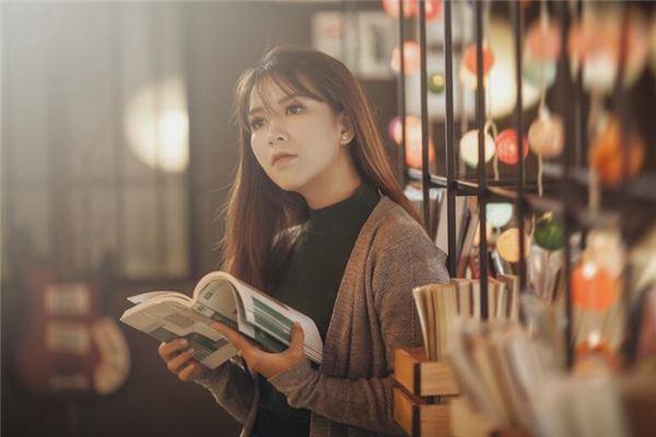 面相看哪些女人容易***,面相怎么樣的女人容易***
