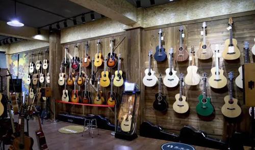 夢見紅色玫瑰花是什么意思 夢見紅色玫瑰花是什么意思