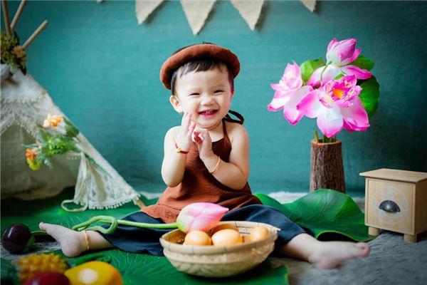 夢見院壩到處開滿鮮花的樹林 夢見一片開花的樹林