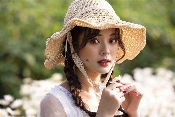 善良單純的賢惠女人面相，賢惠善良的女人是裝不出來的