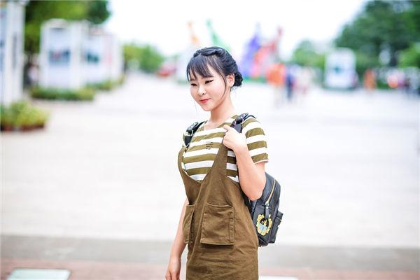 眉毛粗濃面相女人是自以為是性子嗎,眉毛粗濃的女生適合什么妝容