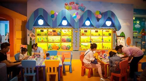 女人夢見別人家小孩掉水里面