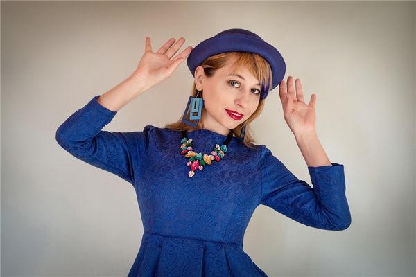 最愛說別人是非的女人是長啥樣子,喜歡說人是非的女人怎么罵她