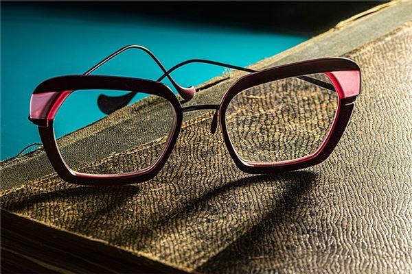 夢(mèng)見(jiàn)沙發(fā)椅周公解夢(mèng)，夢(mèng)見(jiàn)沙發(fā)椅是什么意思？