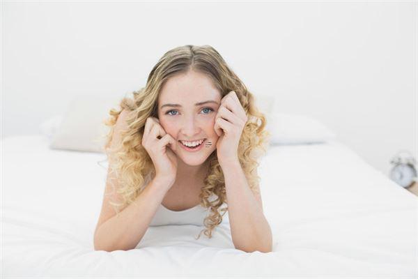 嘴唇薄的女人命好嗎，嘴唇薄的女人命短嗎