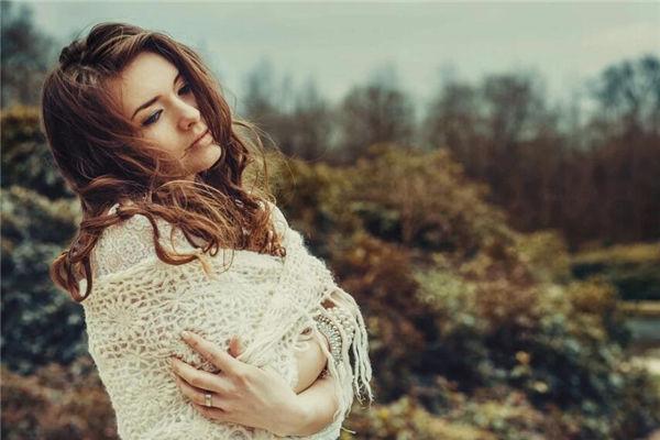 女人左手婚姻線怎么看,女人左手婚姻線分叉圖解