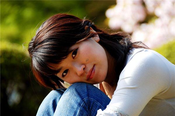 低眉的女生面相女生高低眉大小眼面相,低眉好還是高眉好