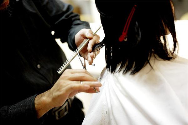 夢見陌生女人主動親近自己