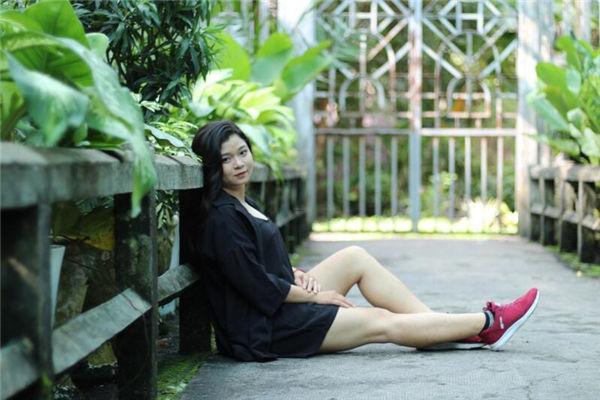 女人右眼角有痣圖解,女人右眼角有痣圖解靠近小腦