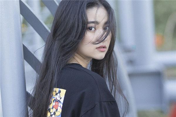 女嘉賓單手相親是誰